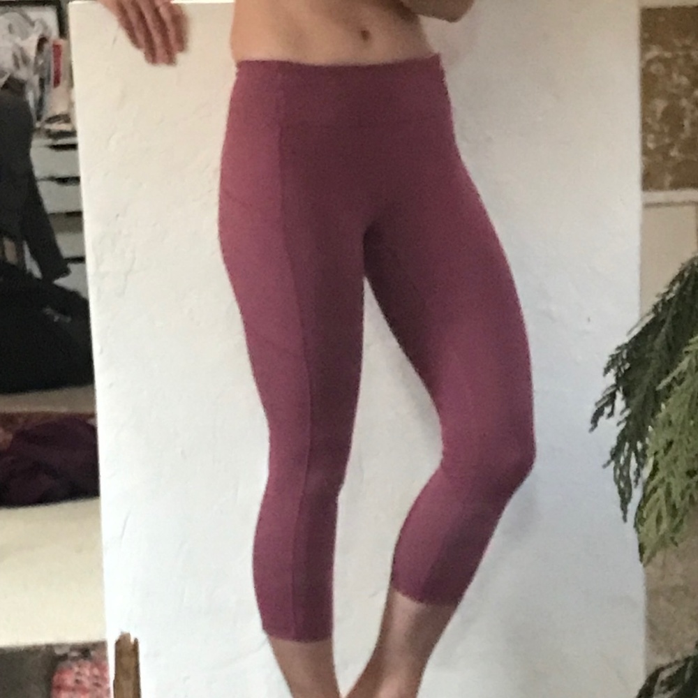 Lululemon Mid Rise Crop - Picture 2 of 5
